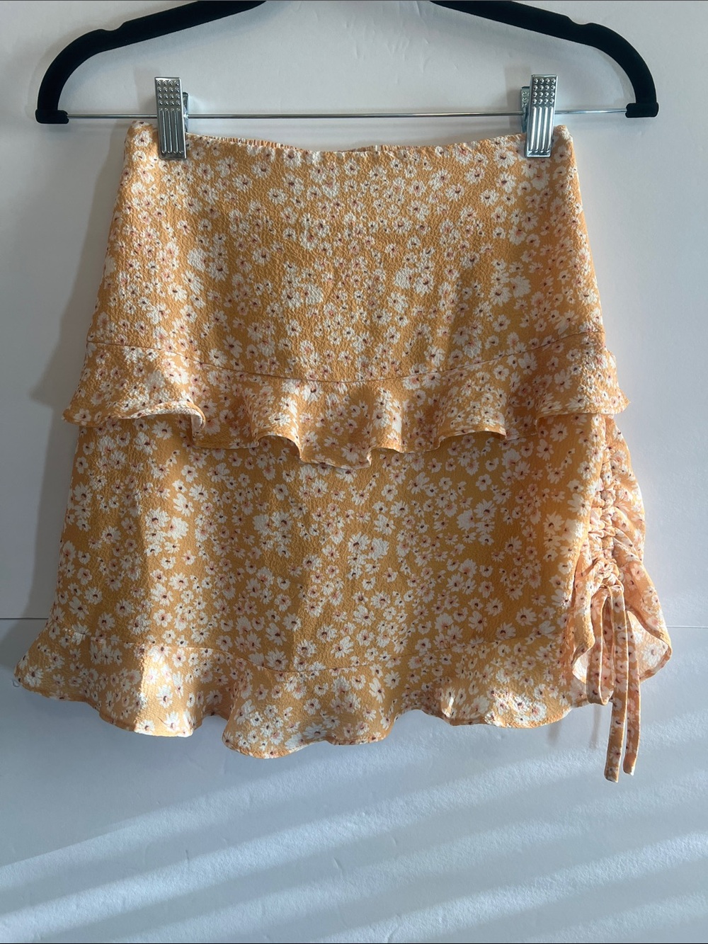 Princess Polly Women's size 0, Sunshine Floral Ruffle Mini Skirt. NWOT